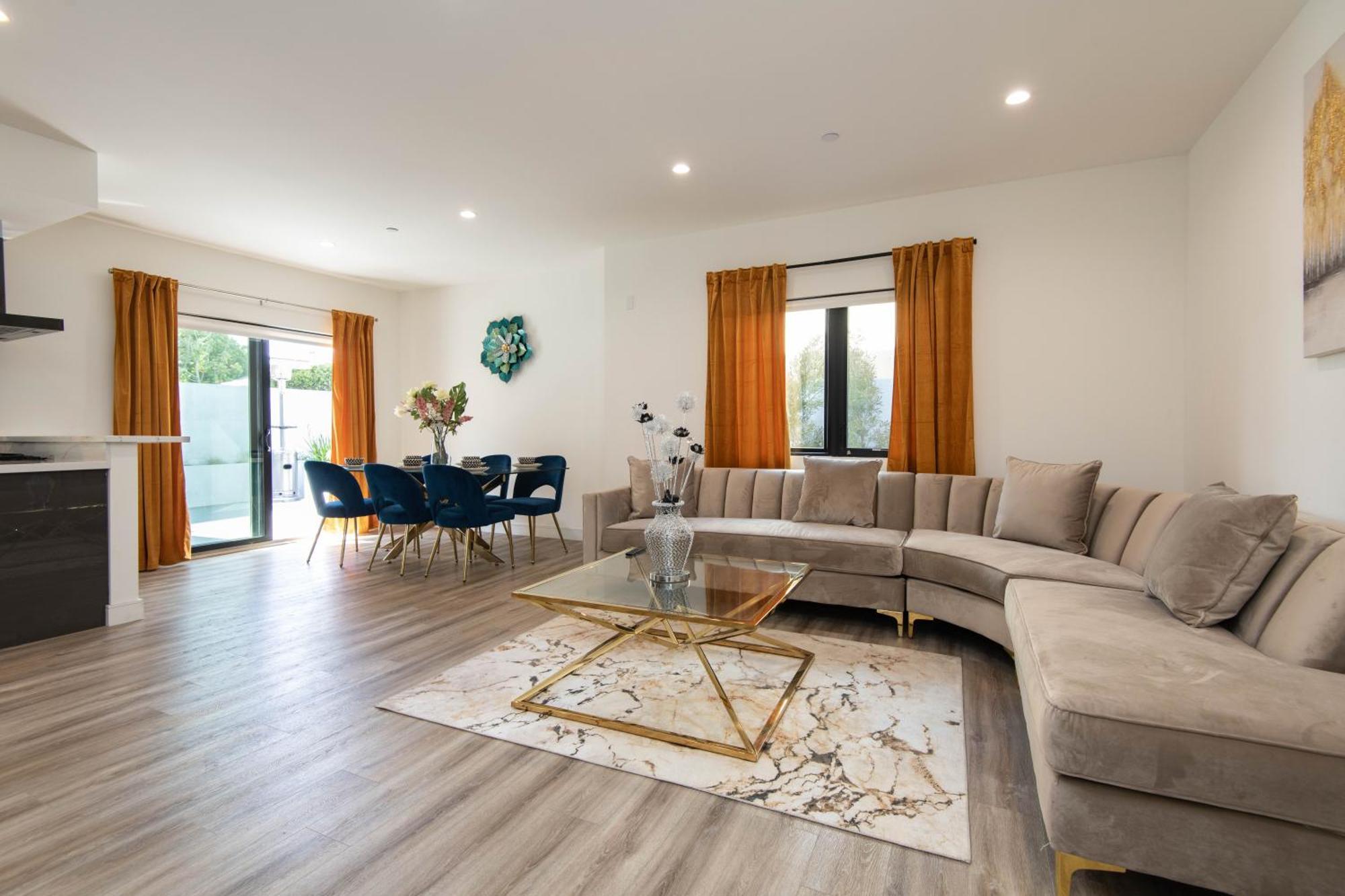 Regency Modern Apartments Glendale Buitenkant foto