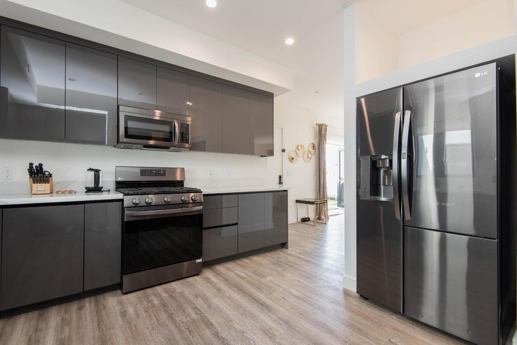 Regency Modern Apartments Glendale Buitenkant foto