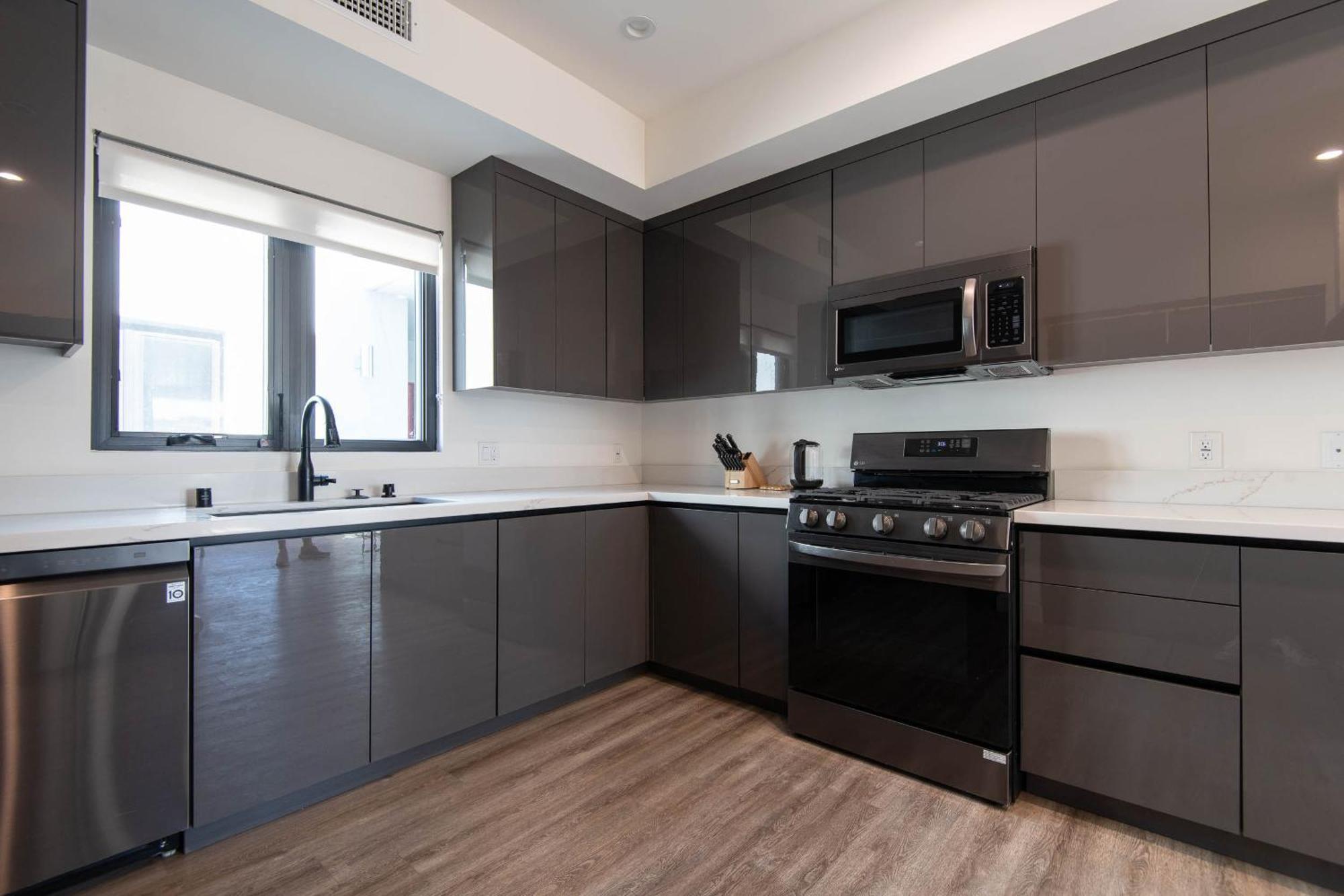 Regency Modern Apartments Glendale Buitenkant foto