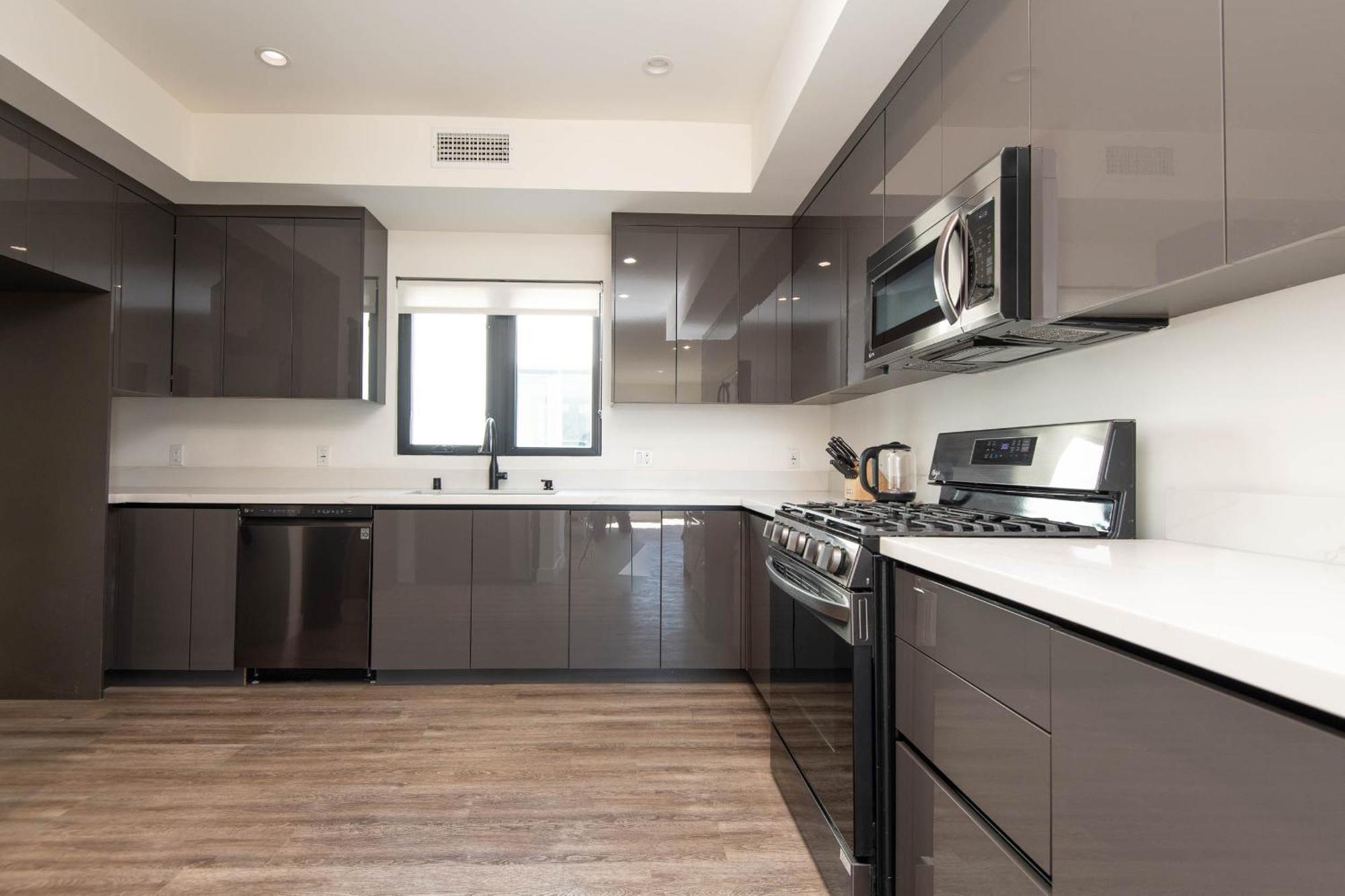 Regency Modern Apartments Glendale Buitenkant foto