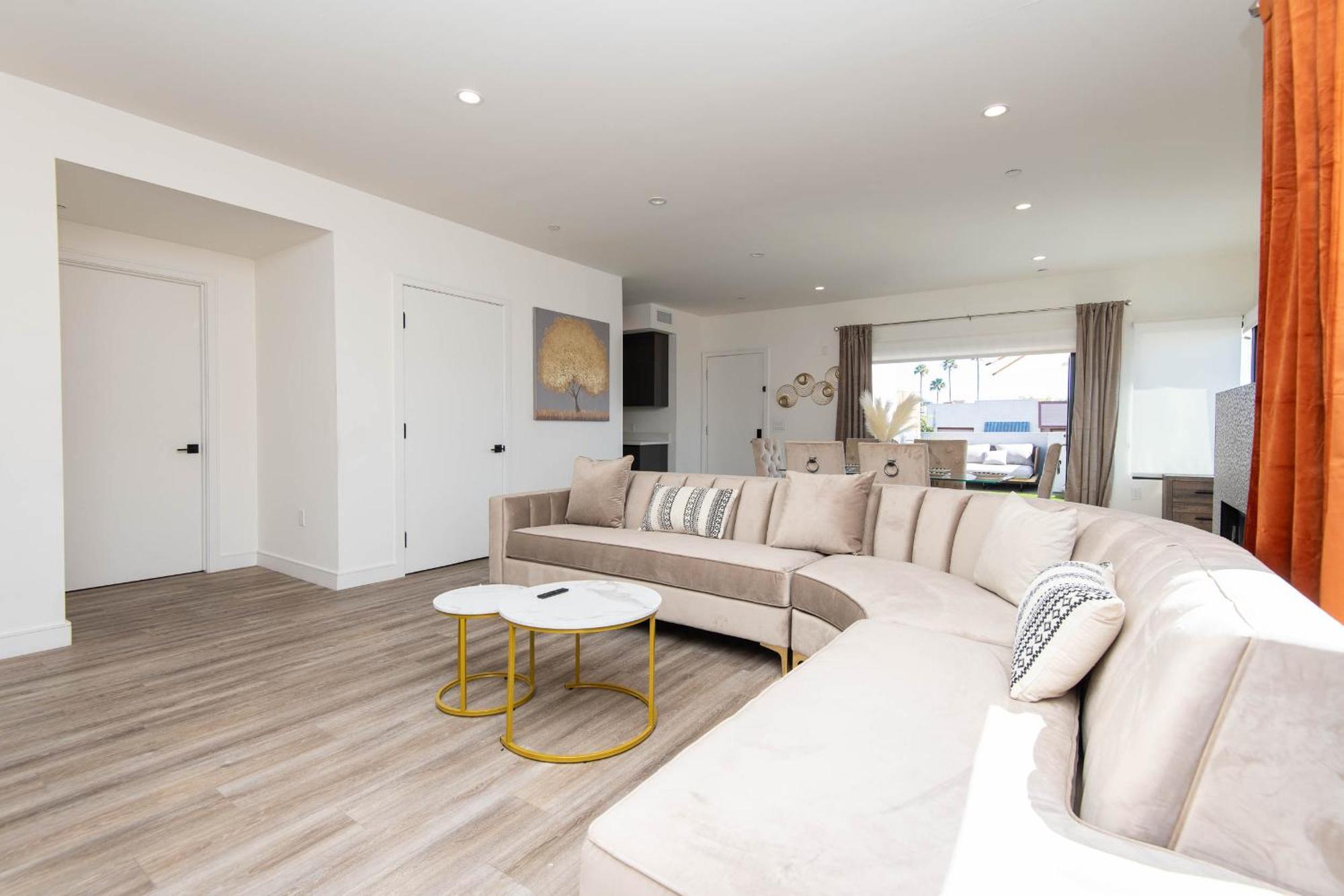 Regency Modern Apartments Glendale Buitenkant foto