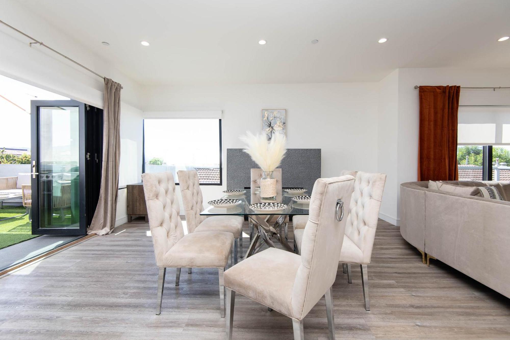 Regency Modern Apartments Glendale Buitenkant foto
